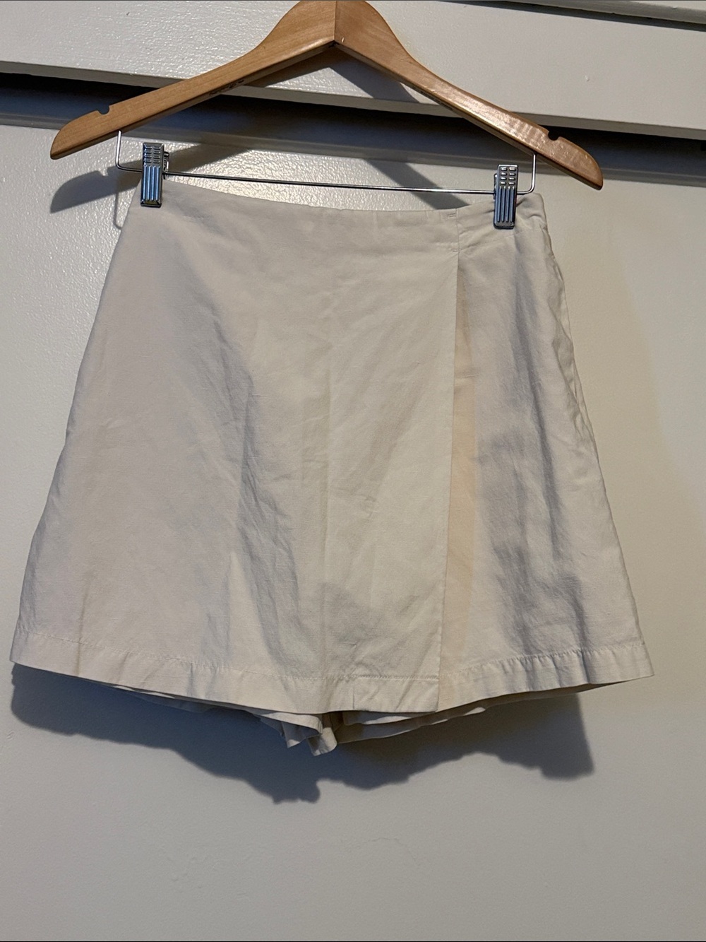 Uniqlo Cream A-Line Skort with Side Panel
